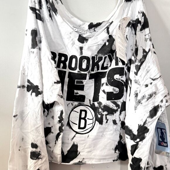 Majestic Women's White Black Brooklyn  Tie-Dye Crop V-Neck Long Sleeve T-shirt - Picture 6 of 7